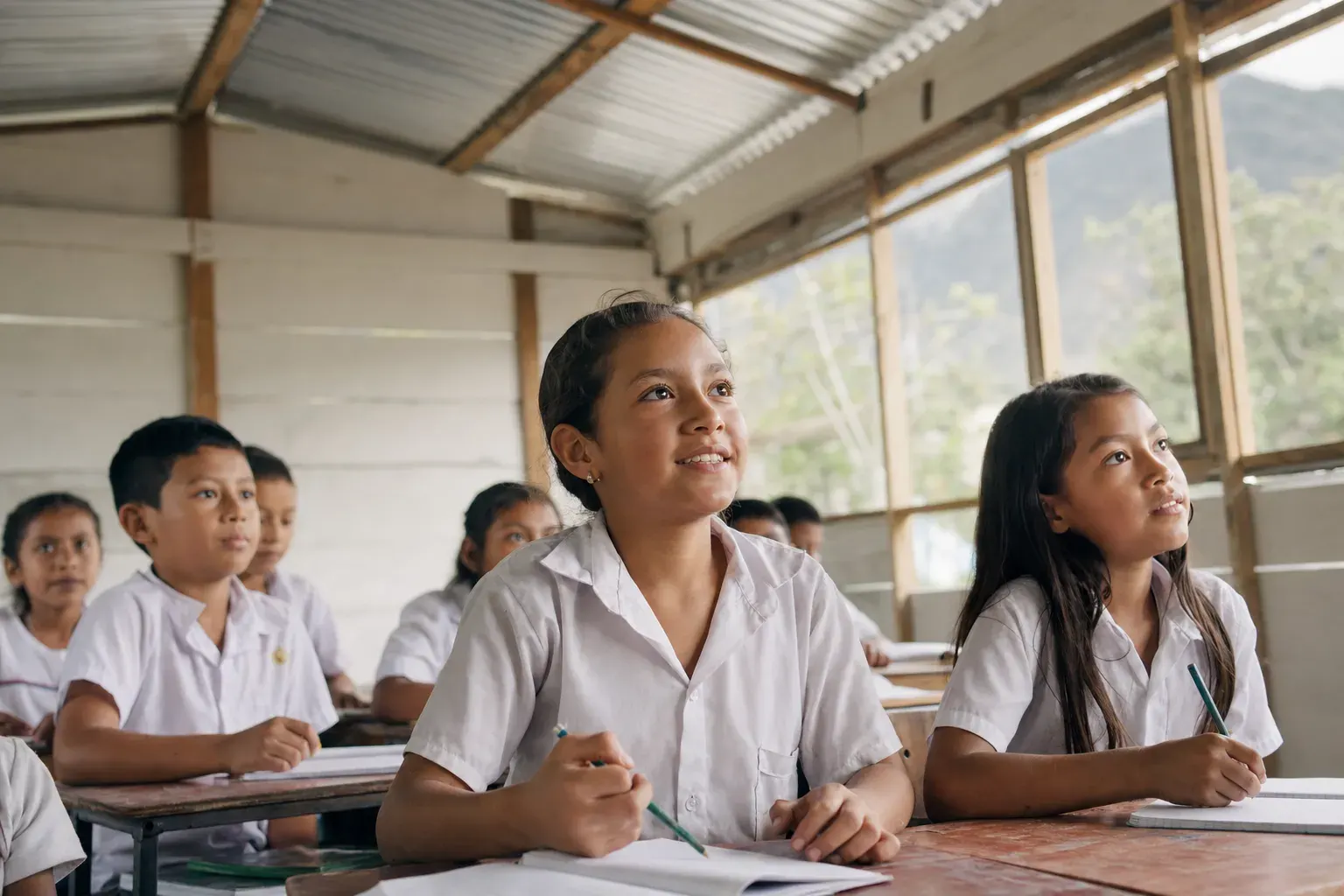 Gobierno expide tres decretos educativos para garantizar continuidad académica tras terremoto del 10 de agosto
