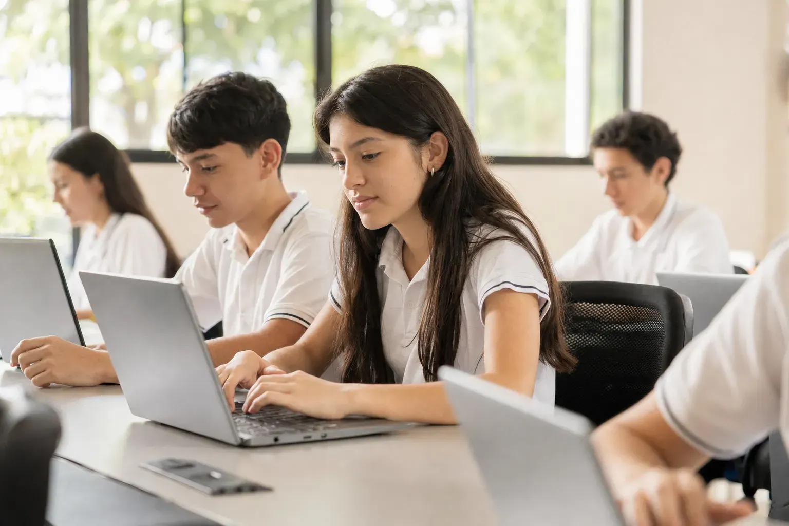 Gobierno y Google anuncian alianza con 15.000 becas en inteligencia artificial y 7 millones de licencias educativas para Colombia